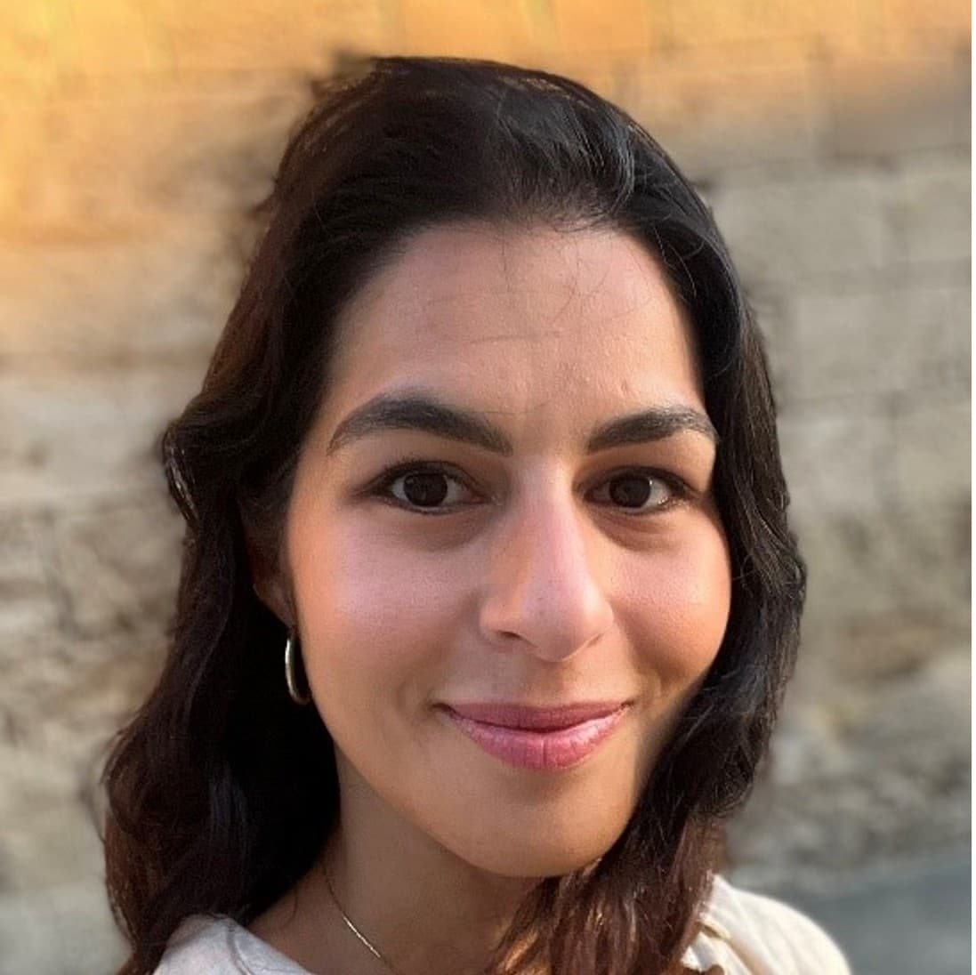 Headshot of Sarah Al-Jilaihawi.